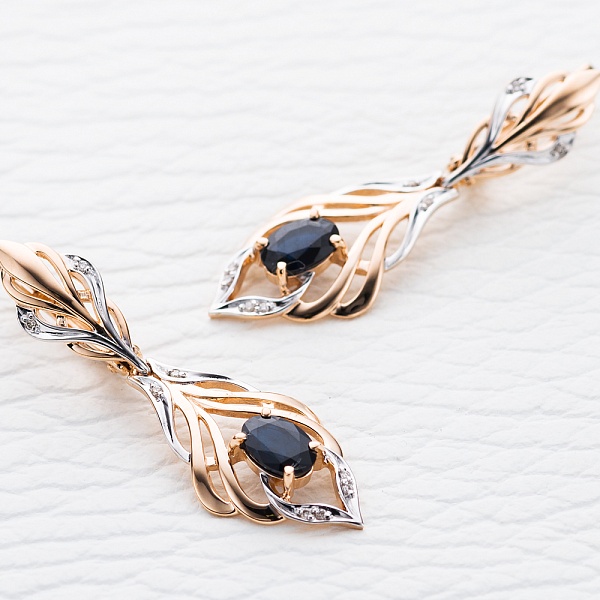 Серьги из красного золота с 2 сапфирами и 16 бриллиантами