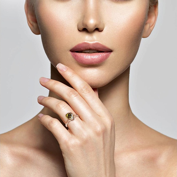 Кольцо из красного золота с султанитом