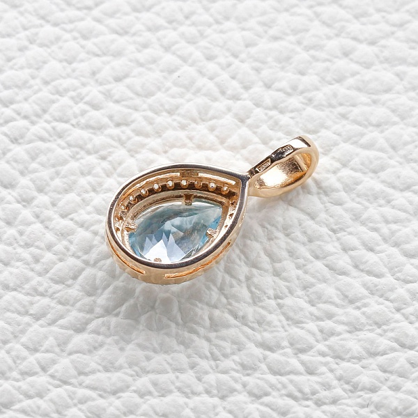 Подвеска из красного золота с топазом sky и 26 фианитами