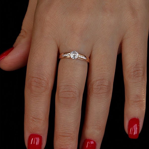 Кольцо из красного золота с 11 выращенными бриллиантами