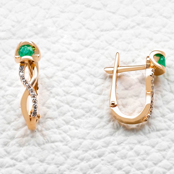 Серьги из красного золота с 2 изумрудами и 20 бриллиантами