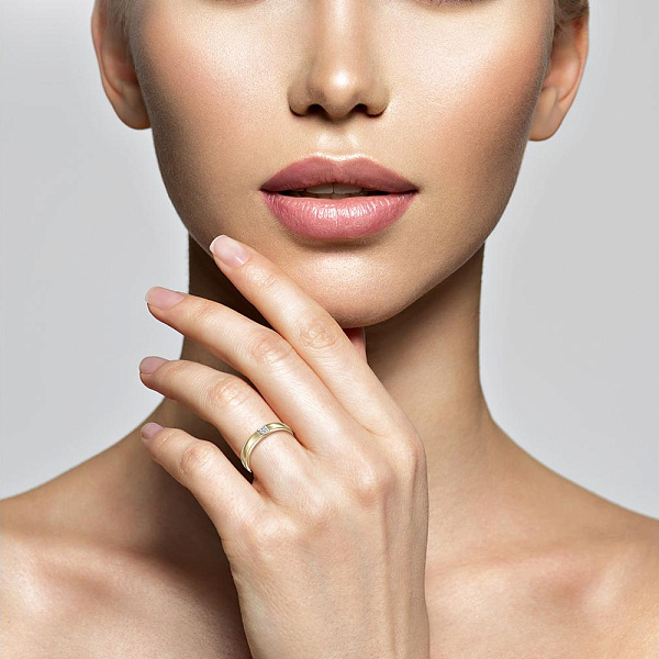 Обручальное кольцо из жёлтого золота с 4 бриллиантами