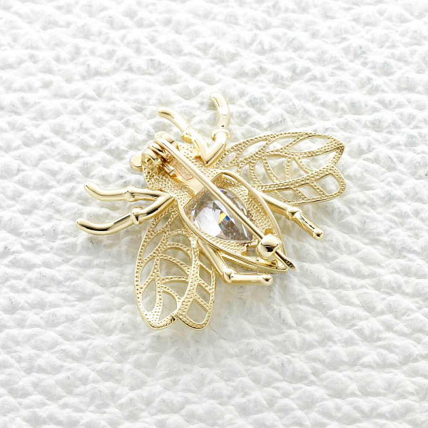 Брошь Пчела из жёлтого золота с 32 фианитами