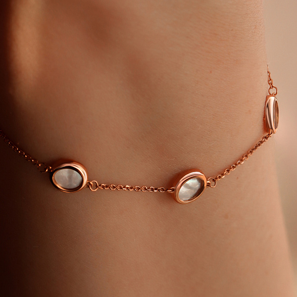 Браслет из красного золота с перламутром