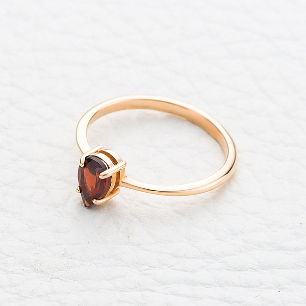 Детское кольцо из красного золота с гранатом