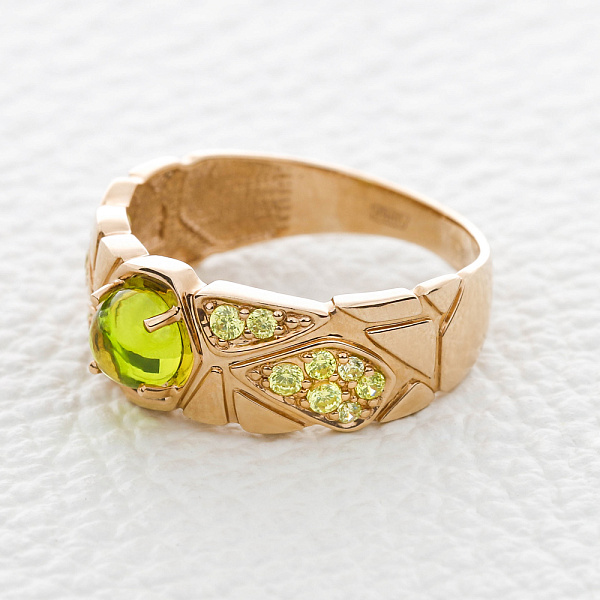 Кольцо из красного золота с кварцем и 16 фианитами