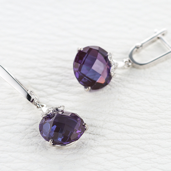 Серьги из белого золота с 2 александритами и 14 фианитами