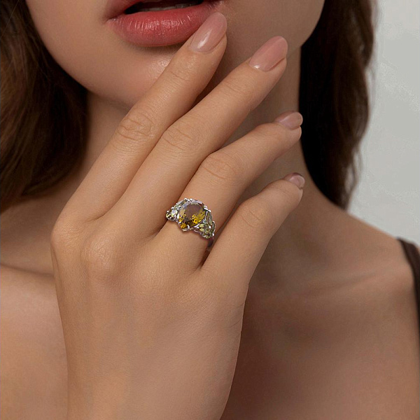 Кольцо из белого золота с 11 султанитами