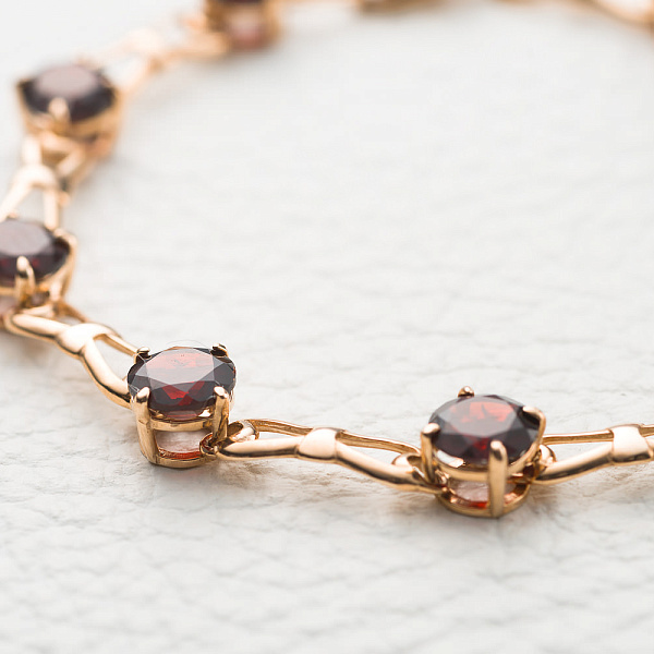 Браслет Дорожка из красного золота с 8 гранатами