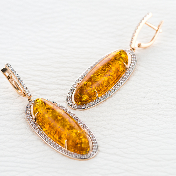 Серьги из красного золота с янтарём и 132 фианитами