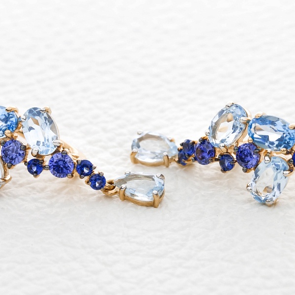 Серьги из красного золота с топазами sky, топазами swiss и фианитами