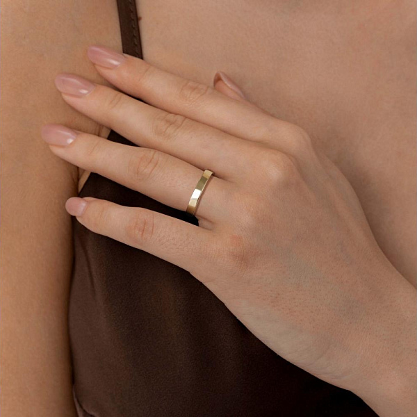 Обручальное кольцо из жёлтого золота без вставок