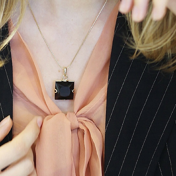 Подвеска из жёлтого золота с раухтопазом