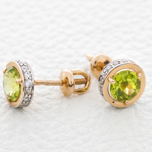 Серьги-пусеты из красного золота с 2 хризолитами и 32 фианитами