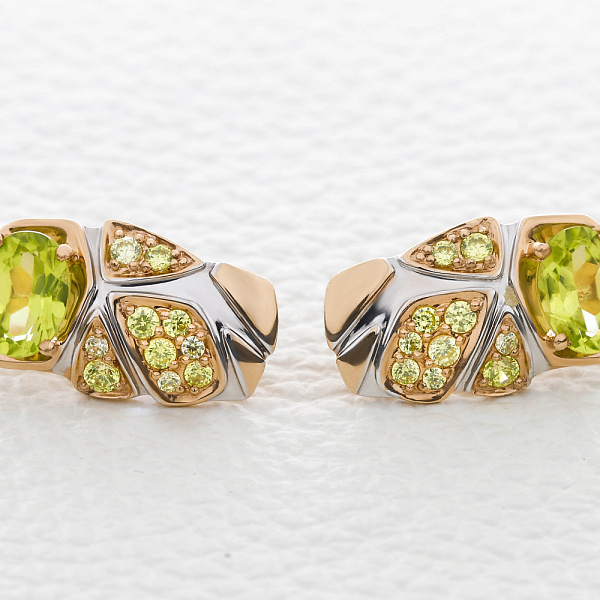 Серьги из красного золота с 2 кварцами и 16 фианитами