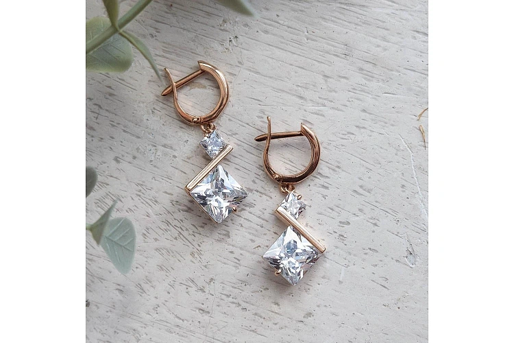 Серьги из красного золота с 4 фианитами