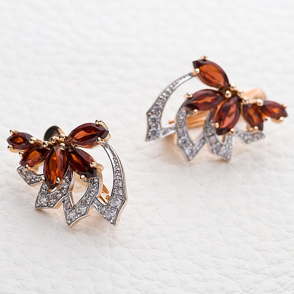 Серьги Цветы из красного золота с 10 гранатами и 28 фианитами