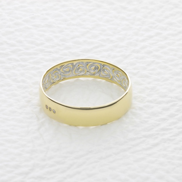 Обручальное кольцо из жёлтого золота с 3 бриллиантами
