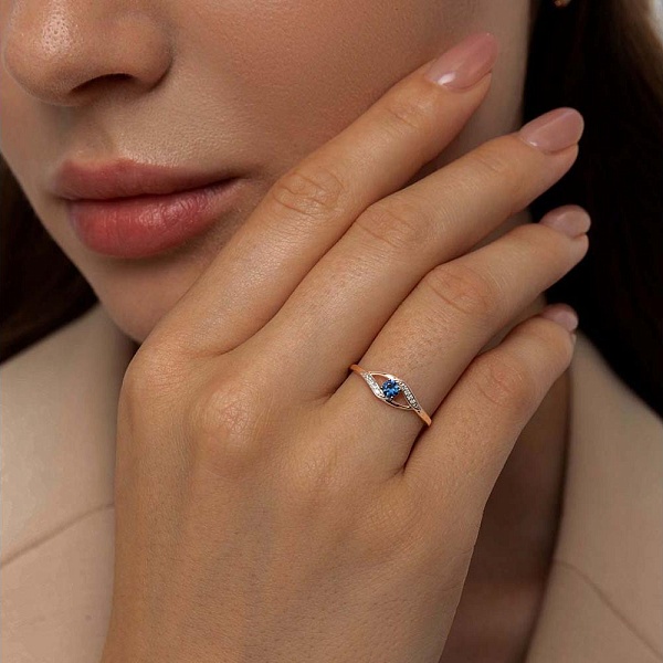 Кольцо из красного золота с сапфиром и 8 бриллиантами