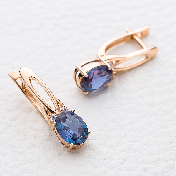 Серьги из красного золота с 2 александритами и 4 фианитами