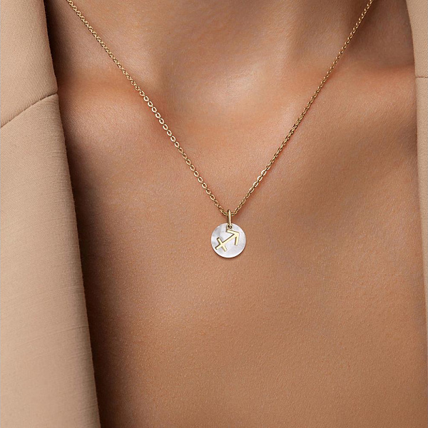 Подвеска Стрелец из жёлтого золота с перламутром