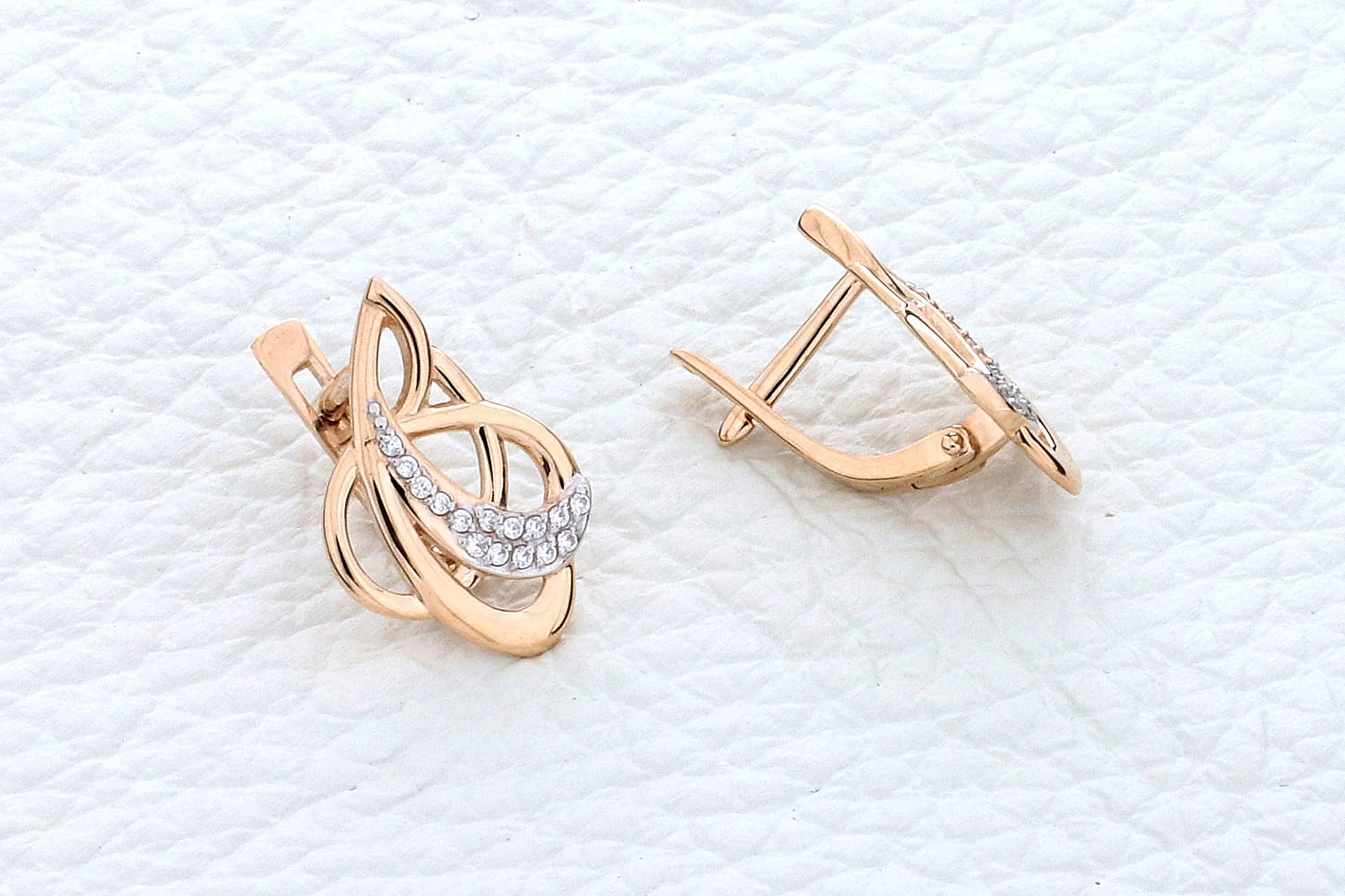 Серьги из красного золота с 30 фианитами