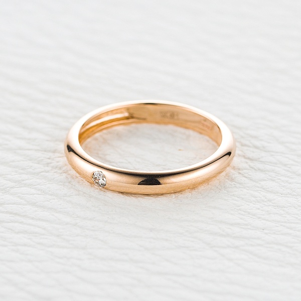 Обручальное кольцо из красного золота с бриллиантом