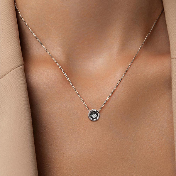 Подвеска из белого золота с выращенным бриллиантом и 27 бриллиантами