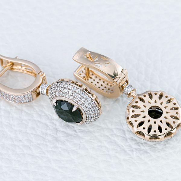 Серьги из жёлтого золота с 2 шпинелями и 278 фианитами