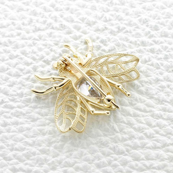 Брошь Пчела из жёлтого золота с 32 фианитами