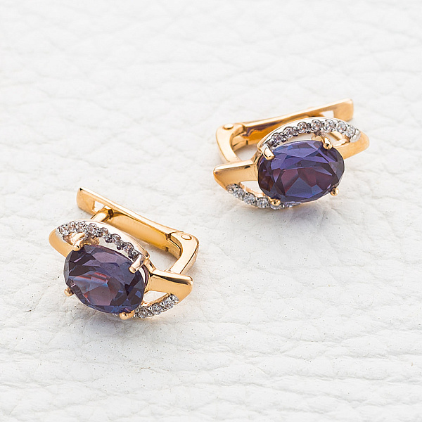 Серьги из красного золота с 2 александритами и 28 фианитами