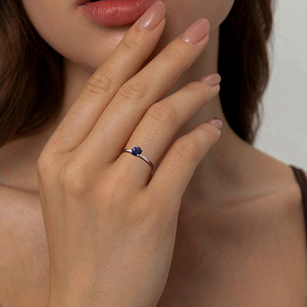 Кольцо из белого золота с иолитом