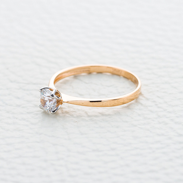 Кольцо из красного золота с кристаллом swarovski