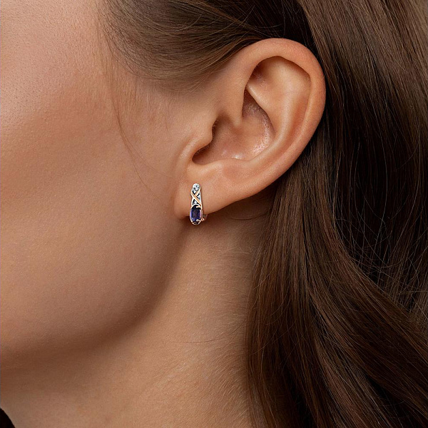 Серьги из красного золота с 2 иолитами и 14 фианитами