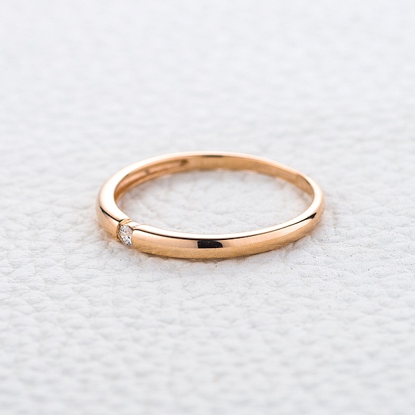 Обручальное кольцо из красного золота с бриллиантом