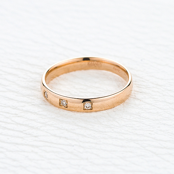 Обручальное кольцо из красного золота с 3 бриллиантами