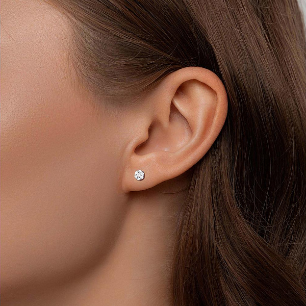 Серьги-пусеты из белого золота с 14 муассанитами