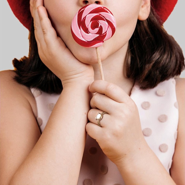 Детское кольцо Мишка из красного золота с перламутром