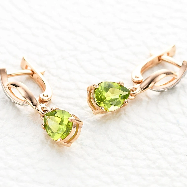 Серьги из красного золота с 2 хризолитами и 4 фианитами