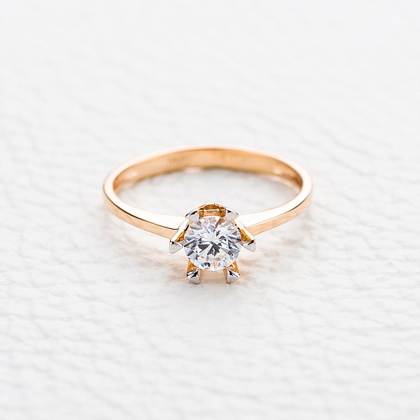 Кольцо из красного золота с кристаллом swarovski