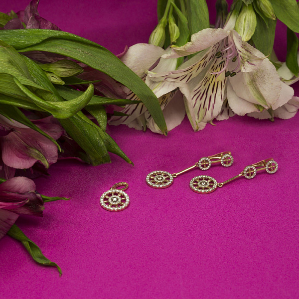 Подвеска из красного золота с 40 фианитами