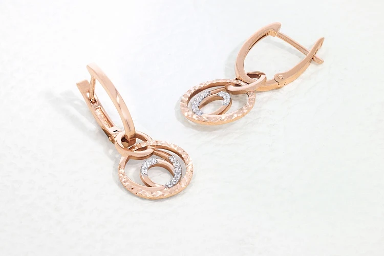 Серьги Круги из красного золота с 18 фианитами