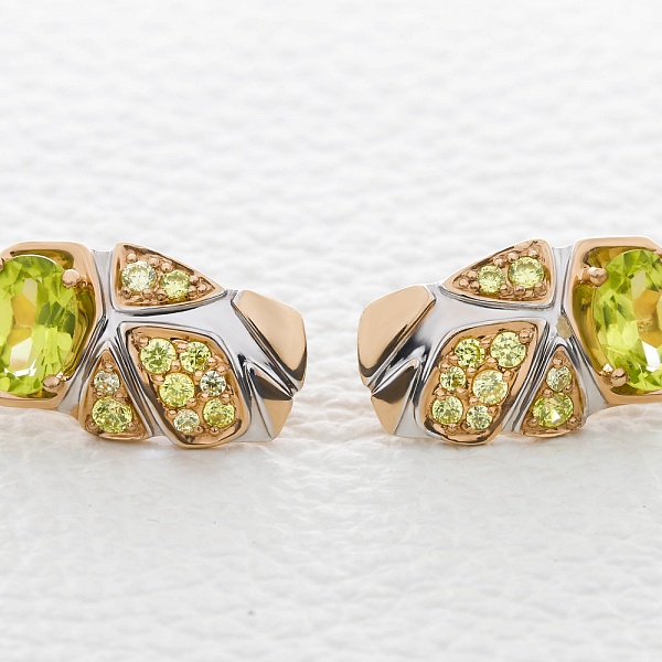 Серьги из красного золота с 2 кварцами и 16 фианитами