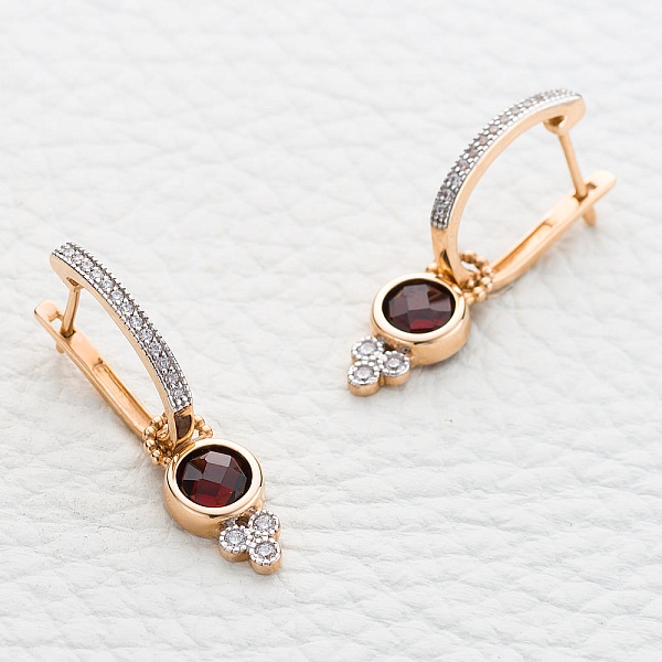 Серьги-трансформеры из красного золота с 2 гранатами и 32 фианитами