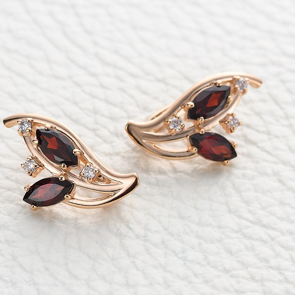 Серьги Цветы из красного золота с 4 гранатами и 6 фианитами