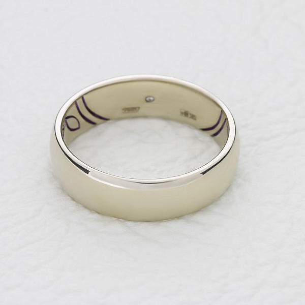 Обручальное кольцо из белого золота с бриллиантом