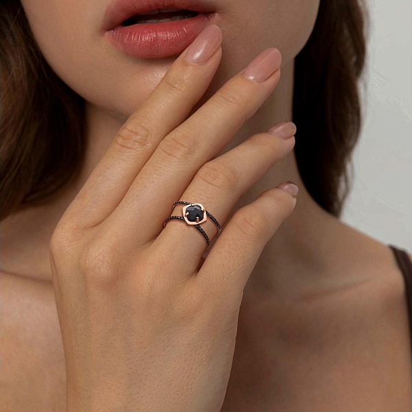 Кольцо из красного золота с агатом и 32 бриллиантами