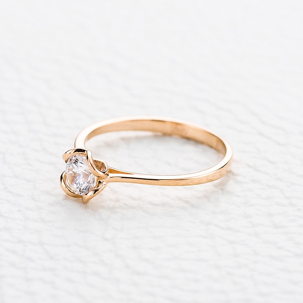 Кольцо из красного золота с кристаллом swarovski