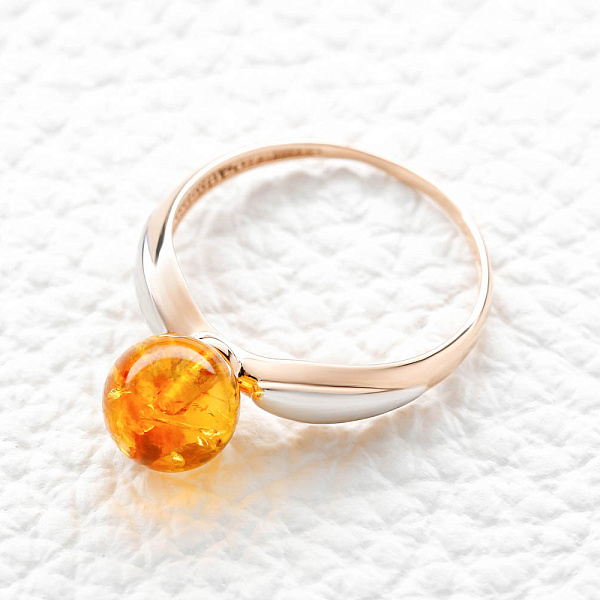 Кольцо из красного золота с янтарём