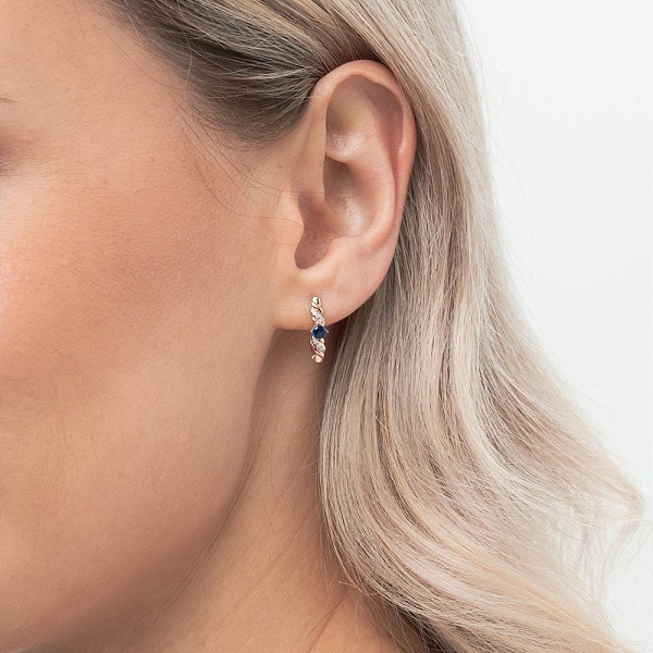 Серьги из красного золота с 2 сапфирами и 12 бриллиантами